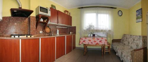Kuchyň nebo kuchyňský kout v ubytování Sadyba Lesivykh