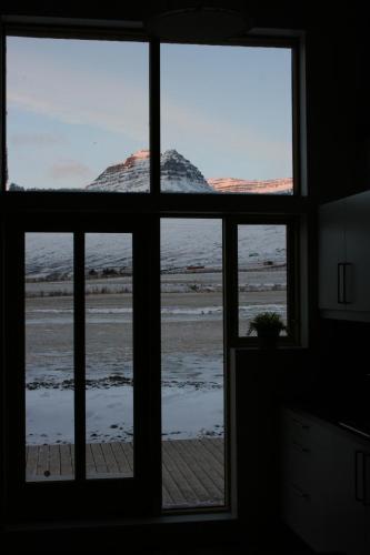 Fotografie z fotogalerie ubytování Óseyri Hlaðan -The Barn studio apartment v destinaci Stöðvarfjörður