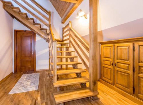 a wooden staircase in a room with wooden floors at Dacii Liberi Resort and Spa in Petrova