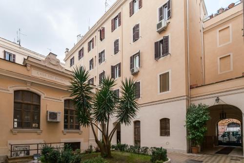 HC - Sunny Apartment in Testaccio!