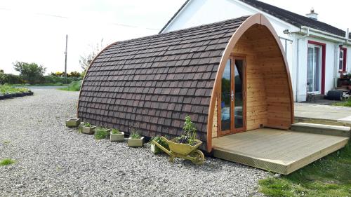 Gallery image of The Rainbow POD in Miltown Malbay