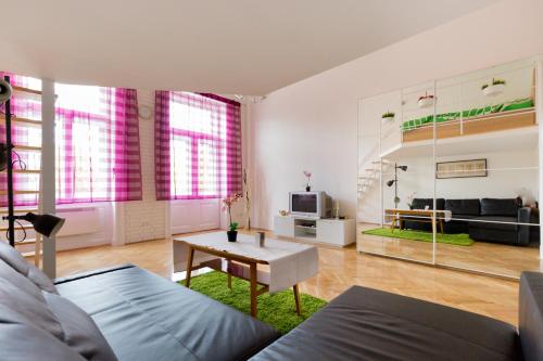 Posedenie v ubytovaní F4 Fiumei Apartment