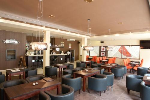 a restaurant with wooden tables and blue chairs at Bagińscy Spa in Pobierowo