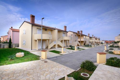 a row of apartment buildings on a street at Plavo nebo Istra Apartments in Medulin