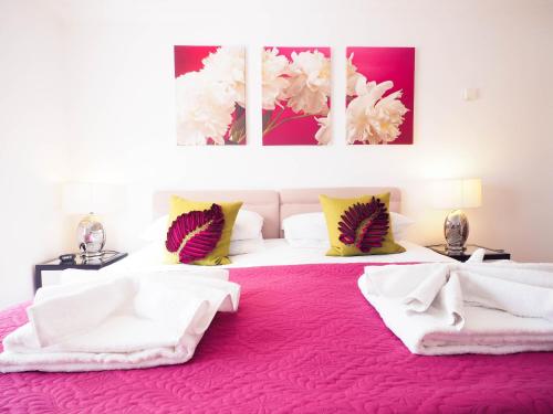 A bed or beds in a room at The Old Dairy Farm 