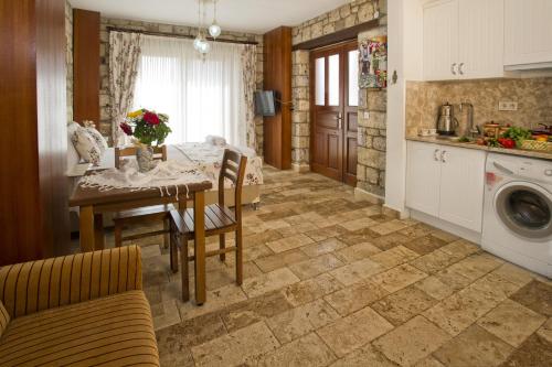 a kitchen and dining room with a table and chairs at İncekara in Alacati