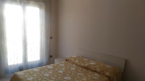 a bedroom with a bed and a window at SWEET HOME GIULIA Locazione ad uso turistico in Cimitile