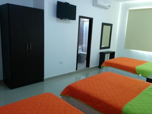 Кровать или кровати в номере Manta Airport Hotel