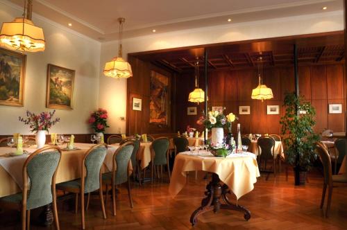 Restorāns vai citas vietas, kur ieturēt maltīti, naktsmītnē Baudobriga Rheinhotel