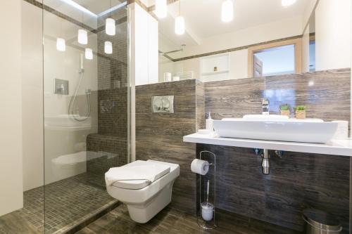 a bathroom with a toilet and a sink at VIP Apartamenty Stara Polana 2 in Zakopane