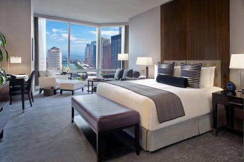 Trump International Hotel & Tower Chicago Image