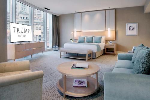 Trump International Hotel & Tower Chicago Image