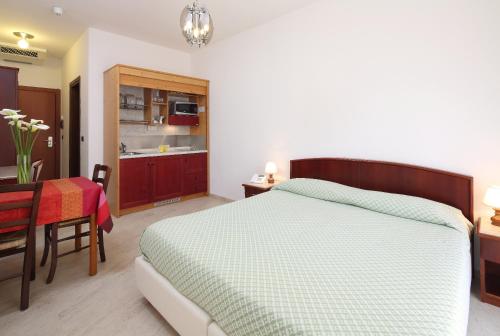Postel nebo postele na pokoji v ubytování Residence Hotel Kriss