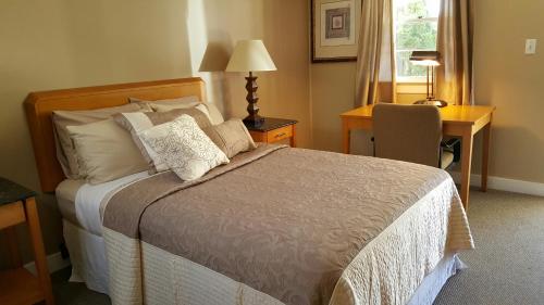 Ένα ή περισσότερα κρεβάτια σε δωμάτιο στο Starlight Lodge Cape Cod