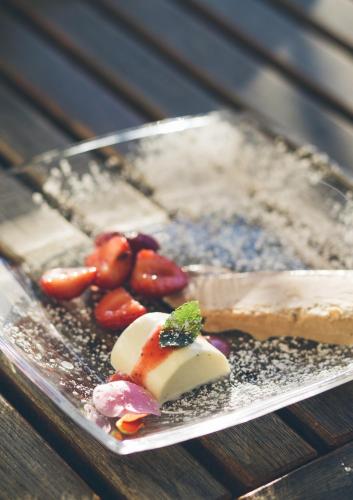 a plate of food with fruit on a table at Hotel Gasthof Schönblick in Neumarkt in der Oberpfalz