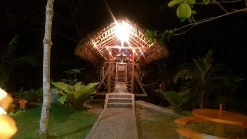 a light on top of a building at night at Hosteria Cumilinche in Same