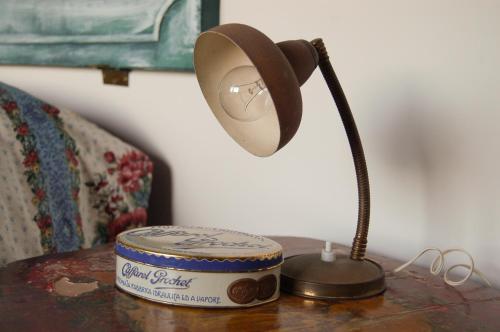 a lamp sitting on a table next to a can of food at A Casa di Lola in Ascoli Piceno