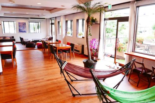 Χώρος καθιστικού στο K's House Fuji View - Travelers Hostel