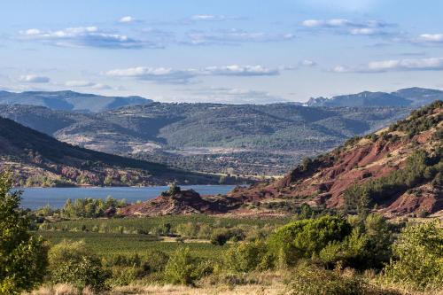 a view of a valley with a lake and mountains at Gîte du salagou in Octon