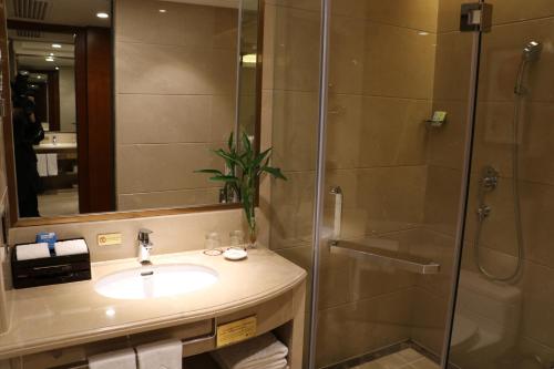 Koupelna v ubytování Rongjiang Hotel