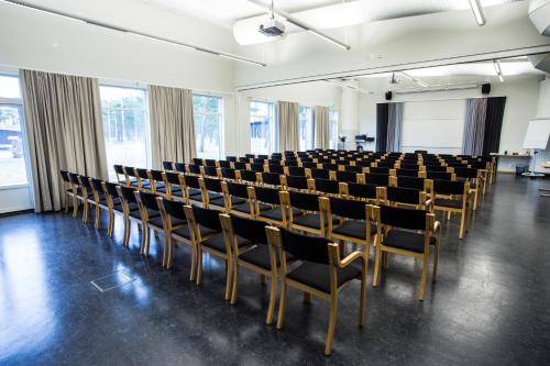 a room with a row of chairs in a classroom at Tylebäck Hotell & Konferens, BW Signature Collection in Halmstad