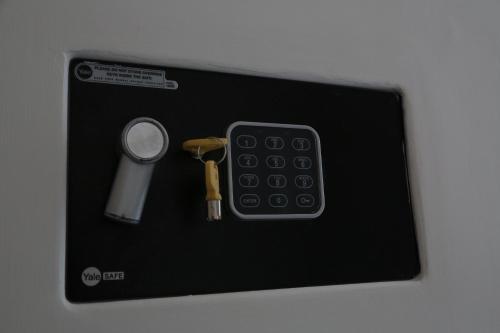 a digital picture of a key and a calculator at Ville Vesuviane in San Giorgio a Cremano