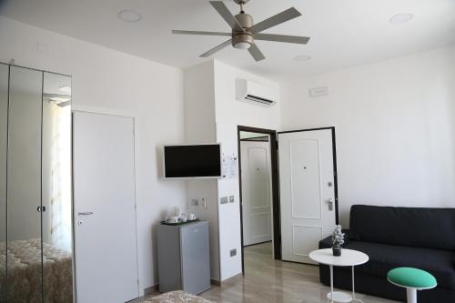 a living room with a couch and a ceiling fan at Ville Vesuviane in San Giorgio a Cremano
