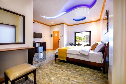 Tempat tidur dalam kamar di Kabaleyan Cove Resort