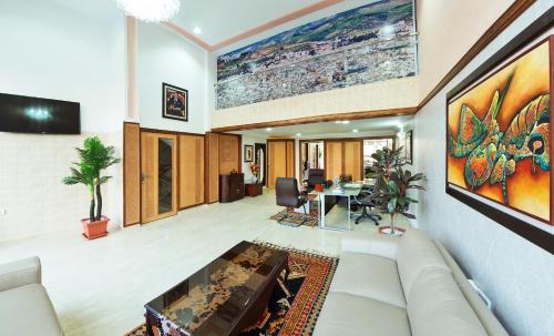 a living room with a couch and a table at Aparthotel Les Oliviers Suites & Spa in Fès