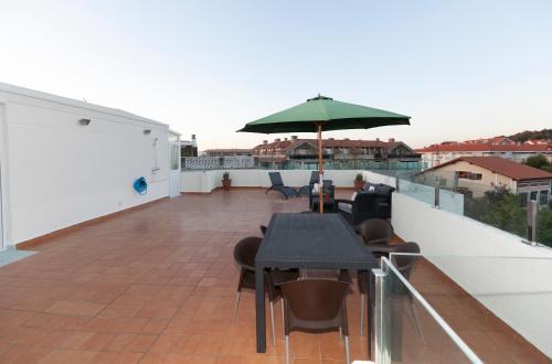 Balkoni atau teres di Apartamentos Apolo Somo