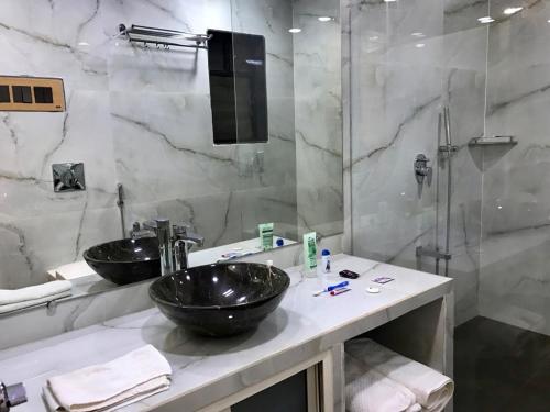 a bathroom with two sinks and a shower at Lotus Farms (Pure Veg) in Mahabaleshwar