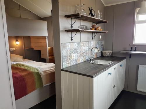 Kuchyň nebo kuchyňský kout v ubytování Grásteinn Guesthouse