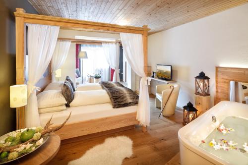 Postel nebo postele na pokoji v ubytování Hotel Lärchenhof