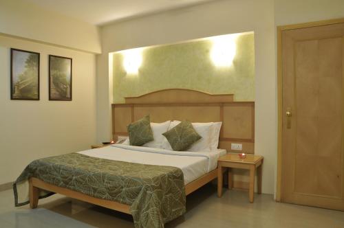 Postel nebo postele na pokoji v ubytování Hotel Abigail Regency