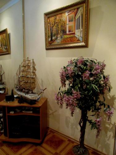 a room with a plant and a picture on the wall at Old Town in Izmail