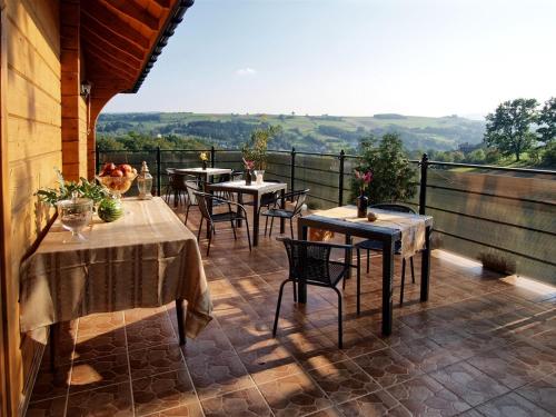 Ein Balkon oder eine Terrasse in der Unterkunft Chata wsród Malw