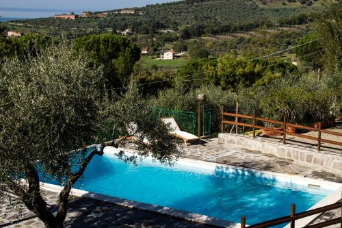 uma piscina numa villa com vista em Genius Apartments em San Savino