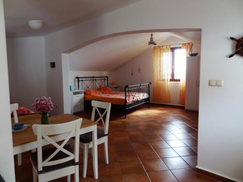 Ένα ή περισσότερα κρεβάτια σε δωμάτιο στο Villa Marijam
