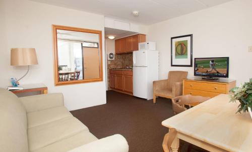 a living room with a couch and a kitchen at Horizon Motor Inn-Beach Block & Close to Morey's Piers in North Wildwood