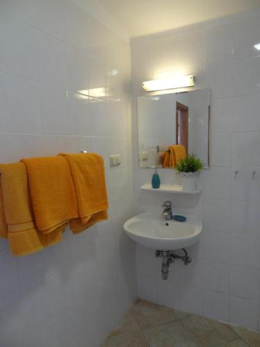 Ένα μπάνιο στο Villa Marijam
