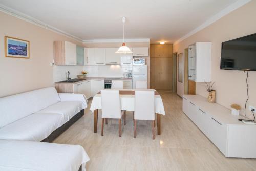 Kuchyň nebo kuchyňský kout v ubytování Apartments Villa Ana