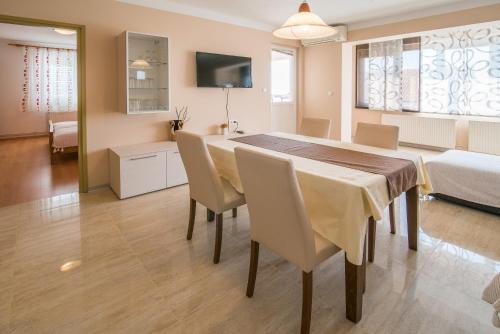 Apartments Villa Ana
