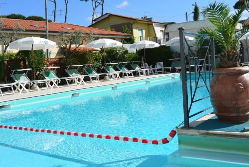 Piscina di Hotel Suisse o nelle vicinanze