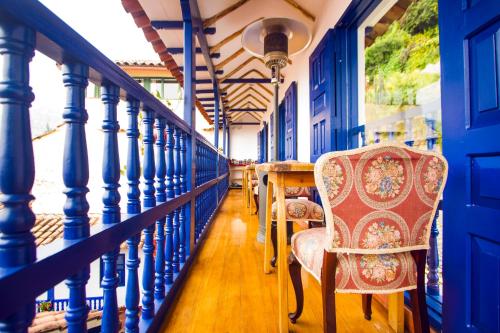a balcony with chairs and a table on a boat at Rumi Wasi in Cusco