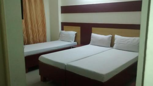 Кровать или кровати в номере Central Mina Residency- only for Indians