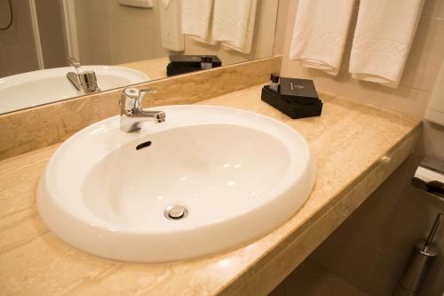 Phòng tắm tại Hotel Comtes De Challant Albergo Etico Valle d'Aosta
