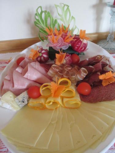 a plate of food with fruits and vegetables on it at GästeHaus Rudolf u. Sandra DENK in Wösendorf