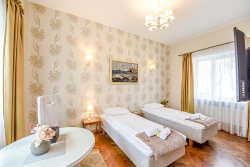 Una cama o camas en una habitación de KUBU namai