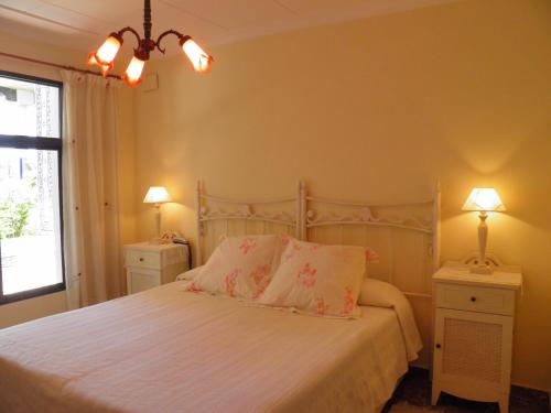En eller flere senge i et værelse på Casa Rural La Torreta