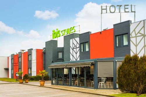 a hotel with a lot of colorful buildings at ibis Styles Rouen Val De Reuil in Val de Reuil
